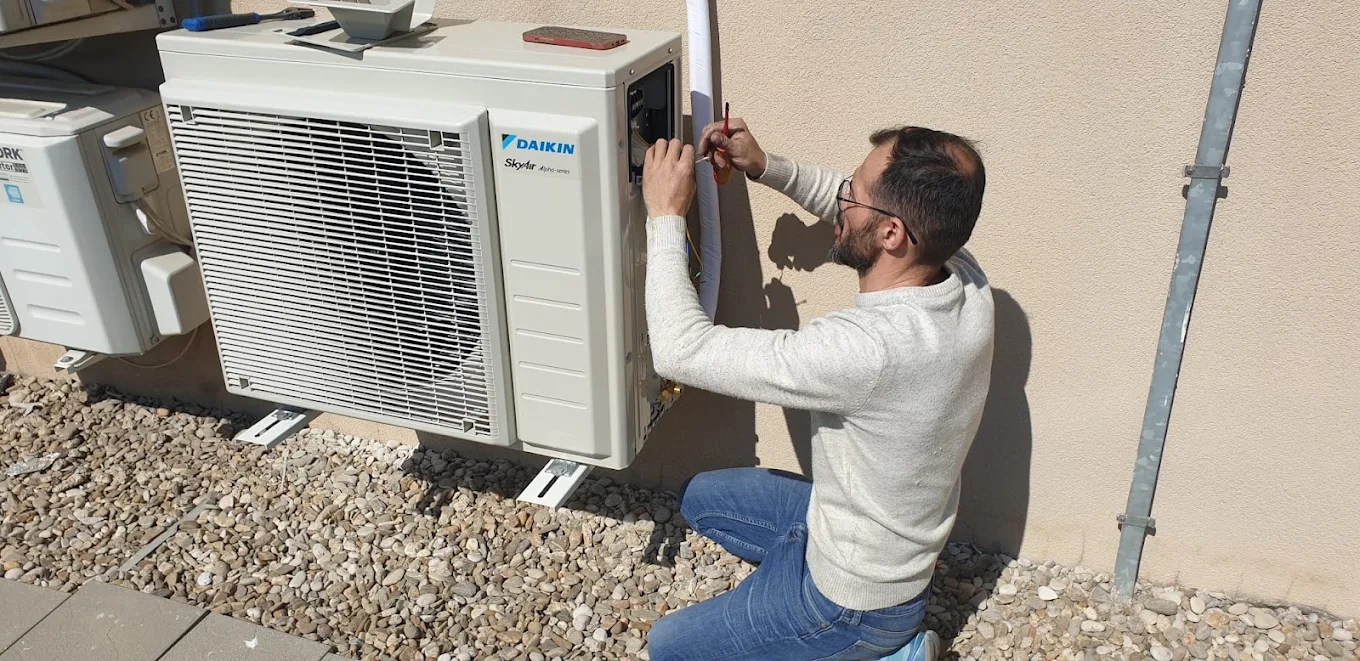 Verificarea conexiunilor unei unități exterioare Daikin